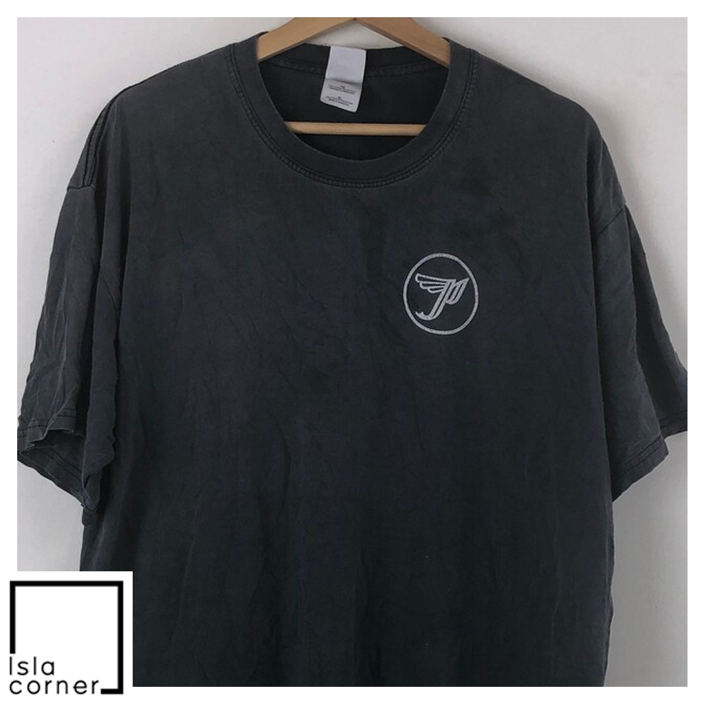 Vintage PIXIES 2004 Sell Out Reunion Tour Shirt Front Vintage PIXIES 2004 Sell Out Reunion Tour Shirt Front